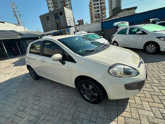 FIAT PUNTO 1.6 ESSENCE 16V FLEX 4P AUTOMATIZADO FIAT PUNTO 1.6 ESSENCE 16V FLEX 4P AUTOMATIZADO